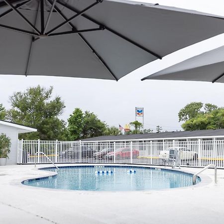 Golden Isles Inn & Suites Brunswick Exterior foto